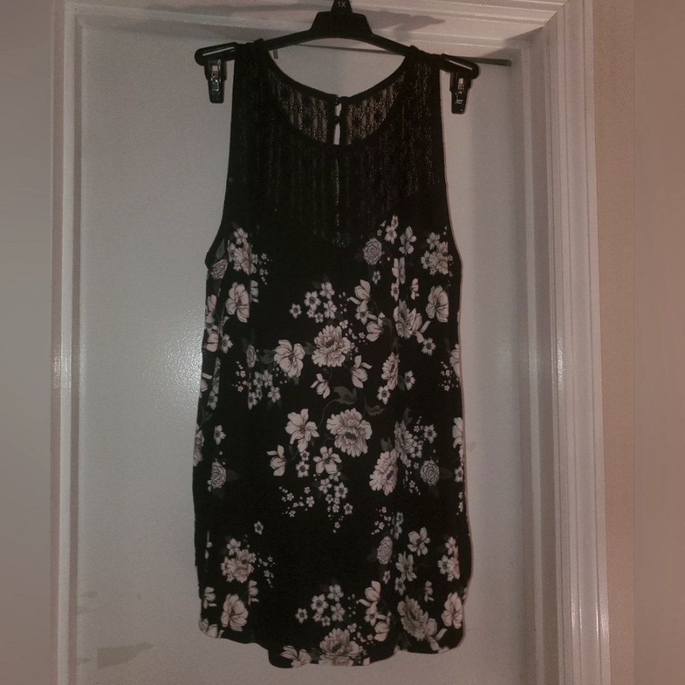 Torrid Floral sleeveless  louse